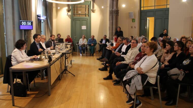 Consulta els temes tractats a l’Audiència Pública de l’Eixample del 3 d’abril de 2025. Mobilitat, habitatge i participació ciutadana al centre del debat.
